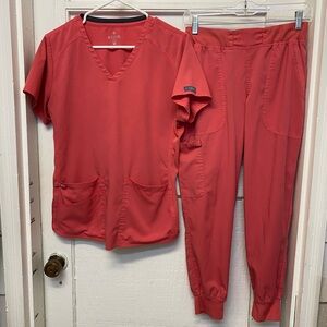 Medcoture scrubs set women’s Medium Top , small petite joggers pant